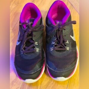 Nike Flex TR 5 women's athletic training shoes. Gently Used. Size 7.